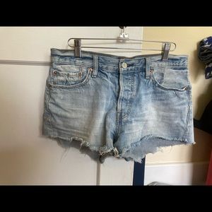 Levi’s cutoff Jean shorts size 4